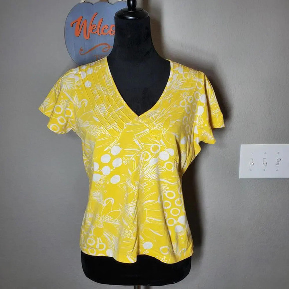 Liz Claiborne Short Sleeve V-Neck Floral Tee Yellow and White Size Large NWOT - Picture 1 of 15